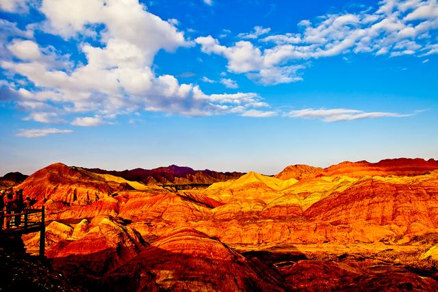 甘肃，热烈欢迎各位来宾与朋友们