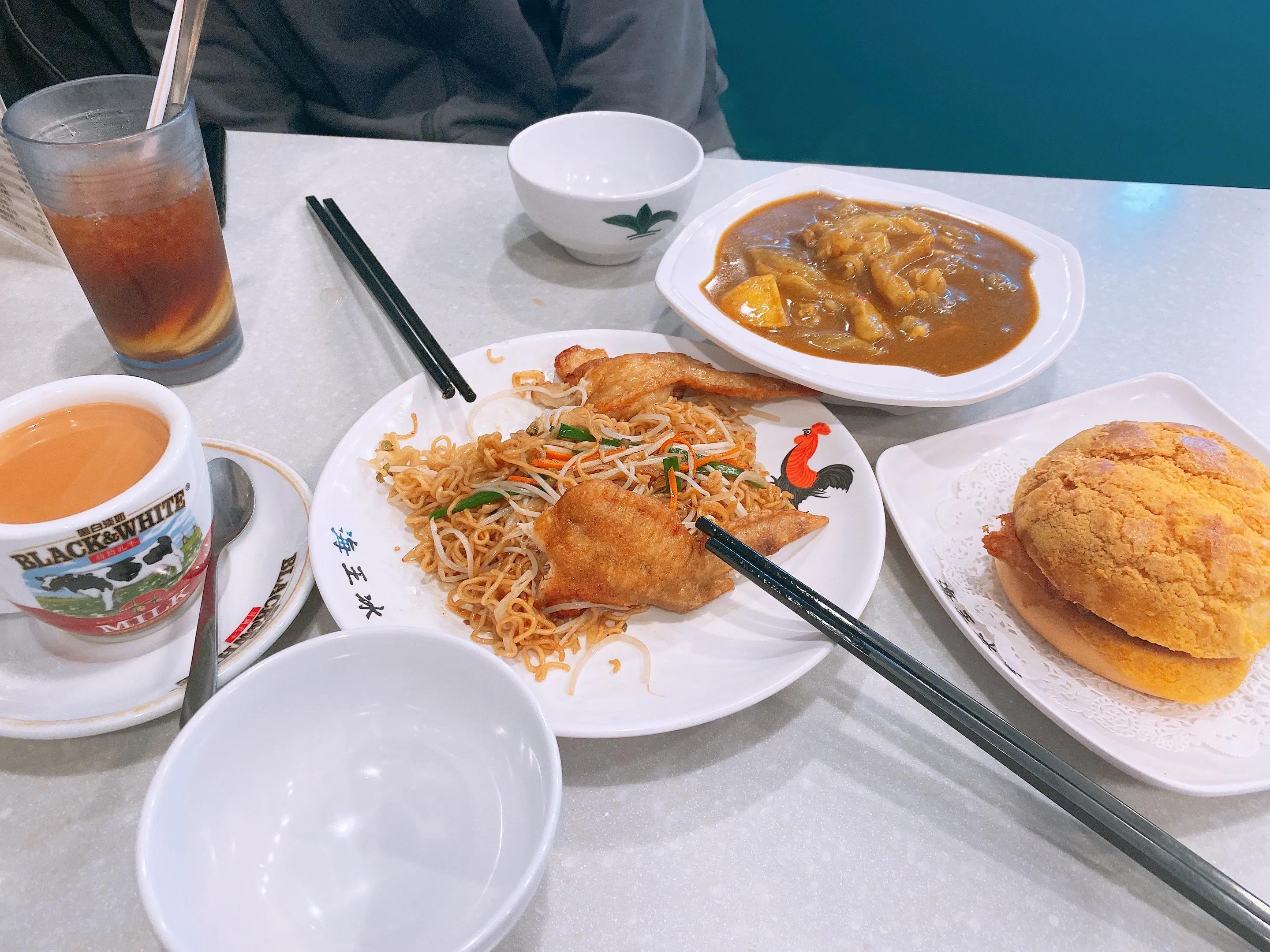 澳门，向尊敬的听众朋友们致意